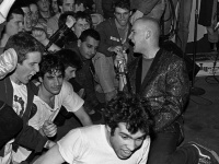 80年代D.C.パンクに迫る音楽ドキュメンタリー『サラダデイズ-SALAD DAYS-』よりフガジのライブを収めた本編映像公開