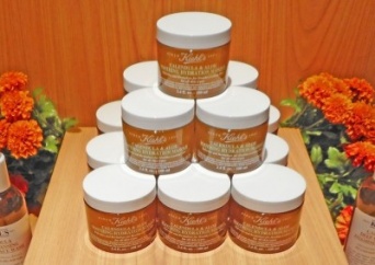 花びらたっぷり！　キールズから「贅沢すぎるジェルマスク」新発売