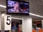 【謎動画】なぜか空港で無修正ポルノが放映される！？