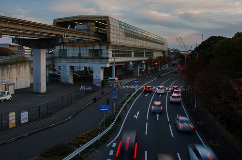 吹田市を走る大阪モノレール（cotaro70sさん撮影、Flickrより）