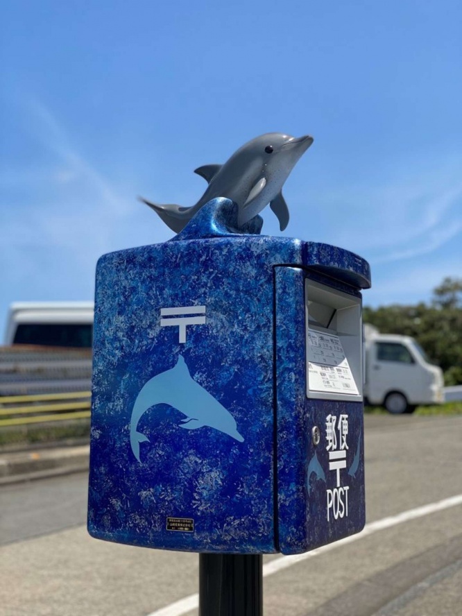御蔵島周辺に生息するイルカをデザイン（画像は再掲）