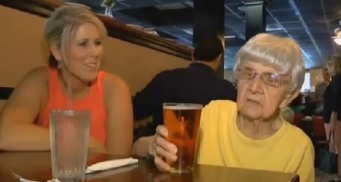 間もなく103歳を迎えるおばあちゃん、長生きの秘訣は「ビール」！？