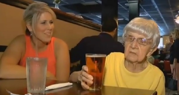 間もなく103歳を迎えるおばあちゃん、長生きの秘訣は「ビール」！？