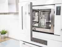 電子レンジで加熱したお湯とコンロで沸かしたお湯は同じではない