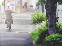 「機嫌の悪い2歳娘を抱っこして自転車を押す帰り道。重くて何度も立ち止まる私に、通りすがりの男性が...」（大阪府・30代女性）