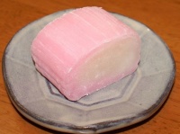 すあま（Takoradeeさん撮影, Wikimedia Commonsより）