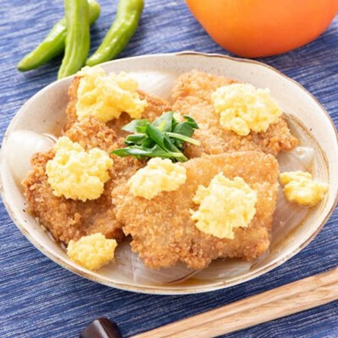 「豚カルビカツに玉葱連打で甘み タレの黄金比でフルコンボだ丼」（画像は公式サイトより）