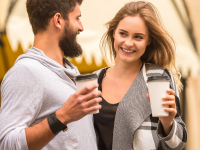 【男女のちがい】恋人と行列に並ぶとき、待ち時間は「話をしたい」or「好きなことをしたい」？