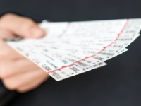 ​ウーマン村本、単独チケット即完売。ファンからの声を運営に伝えてチケット増枠に動く