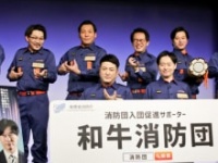 (前列左から)和牛・水田信二、川西賢志郎、(後列左から)オズワルド・畠中悠、伊藤俊介、インディアンス・田渕章裕、きむ、すゑひろがりず・南條庄助、三島達矢