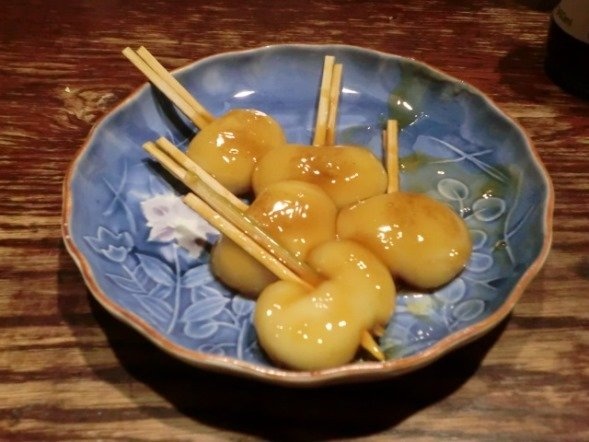 鹿児島名物・両棒餅（Nissy-KITAQさん撮影、Wikimedia Commons