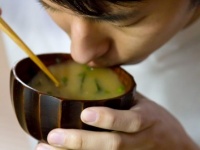 嫁入り前に知っておきたい！　男子に人気の「おふくろの味」メニューとは？