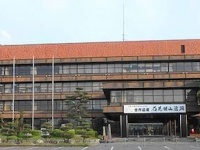大田市役所（2015年、アラツクさん撮影、Wikimedia Commons
