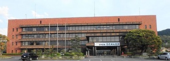大田市役所（2015年、アラツクさん撮影、Wikimedia Commons