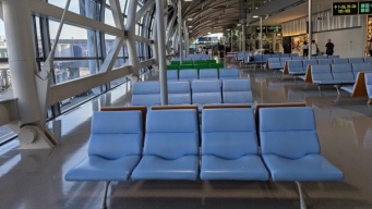 「飛行機に乗りたがらない長男。空港で見知らぬ男性に『おじさんと一緒に乗ろう』と声をかけられて」（神奈川県・50代女性）