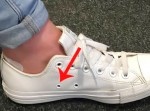 フィット感ＵＰ！　スニーカーの“謎の穴”、新たな使い道が判明！