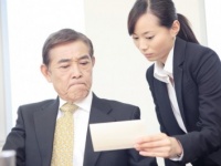 ●●●をまちがえないで！　職場に波風を立てずに結婚報告をするコツ4つ