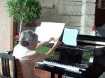 素晴らしい！ ８５歳のおばあちゃんが奏でるピアノの音色に感動する人が続出。