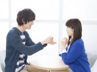 そんなの捨てろよ！　彼女が「元カレからのプレゼント」を持っていたら、許せない男性⇒●％