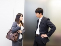 平日デートはこれでバッチリ！　ちゃっかり定時で退社している女子がやっている4つの技！