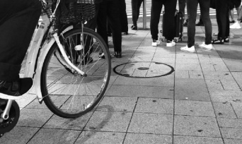 「駅から出た途端、新卒だった私の目の前は真っ暗に。フラフラになって歩いていると、1人の大学生が...」（東京都・年齢不明男性）