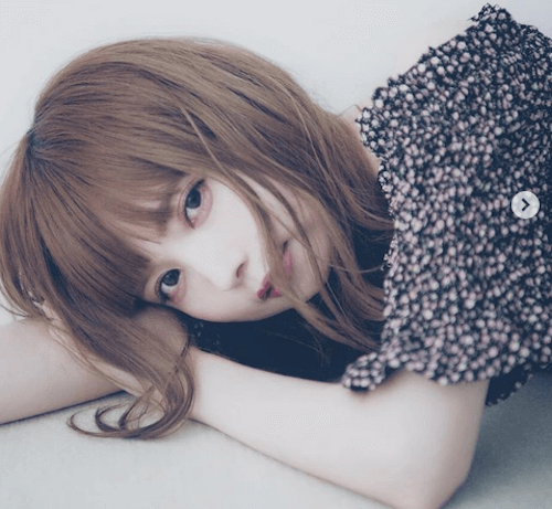 益若つばさ ふしぎな表情の自撮りで魅了 可愛すぎて眩しい この顔好き 1ページ目 デイリーニュースオンライン