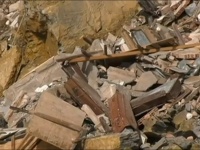 崖崩れで墓地が崩壊。大量の棺が海に落下（イタリア）