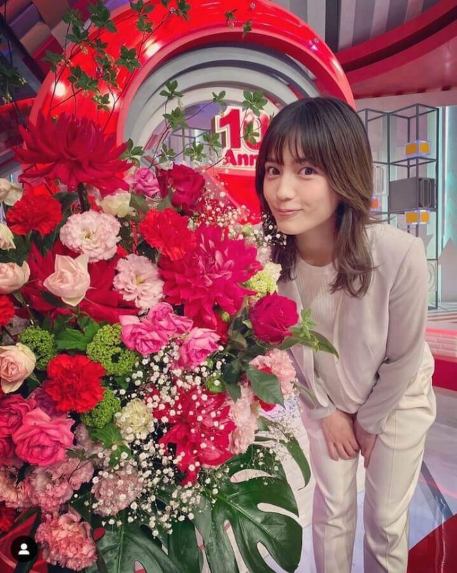川口春奈 色鮮やかな花々との写真に大反響 どっちが花なのかわからない 1ページ目 デイリーニュースオンライン