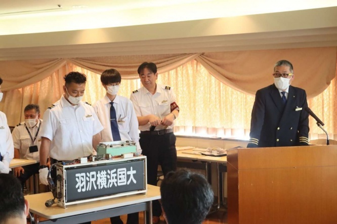 長澤さん「設定間違うと駅通過できなくなっちゃうから、運転士時代に何回も出発前によく見たもので、思い入れのある商品でございます」（画像はJタウンネット編集部撮影）