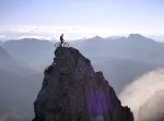 【そこを行くのか！？】険しい岩山をチャリで進むライダーがスゴい
