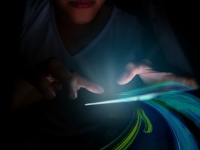 スマホ依存症を表す言葉「ノモフォビア」がついにケンブリッジ英語辞典にも登場