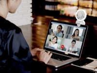 Web会議で好印象。美肌に魅せるリングライト付きミニ扇風機