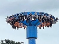 恐怖！遊園地の絶叫マシンが突然停止、28人が30分近く逆さ吊りの状態に