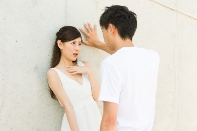 待ってたら、永遠に彼氏ができない!?　「女子から告白されるのを待つ派」の男子●●％