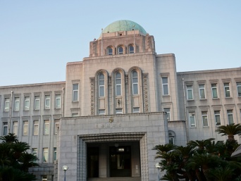 職員室の金庫から5回『計21万円』盗む　小学校教諭(30)懲戒免職　教諭は「パチンコなどで借金を作ってしまった…」