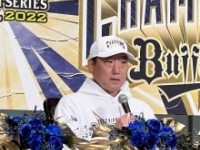 日本一会見をする中嶋聡監督