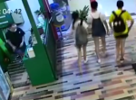 【食い逃げ】女子３人組が堂々と店員の前を通り、お金を支払わずに出て行った映像