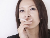 タバコとコーヒーは最悪っ！　他人の口臭にイラッとする瞬間4選