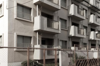 何回も何回も男性は迫ってくる（画像はイメージ）
