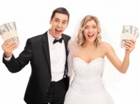 嫁のが稼いで何が悪い！　格差婚は「あり」な男性⇒●％