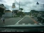 『ただ横断歩道を渡る女の子』を映した動画に大勢が感動した理由とは？