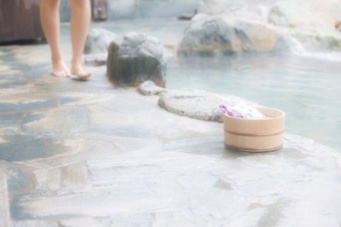 ギャーっ不潔！　温泉で女性が気になる他人のマナー6選