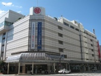 新潟三越も20年3月に閉店（DAI-nkさん撮影, Wikimedia Commons