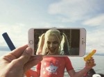 iPhoneを巧みに利用した“はめ込み画像”が実にユニーク！