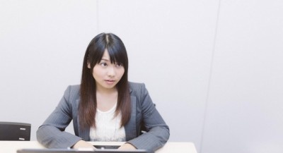 働く女子に聞いた！　会議やプレゼン直前、緊張をほぐすためにやっているコト4選