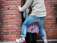 グイグイ攻められたい？　女子が求めているタイプは「強引な男子」or「ひかえめな男子」