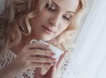 「や、やばい…」ついつい目がいく女性の〇〇している姿