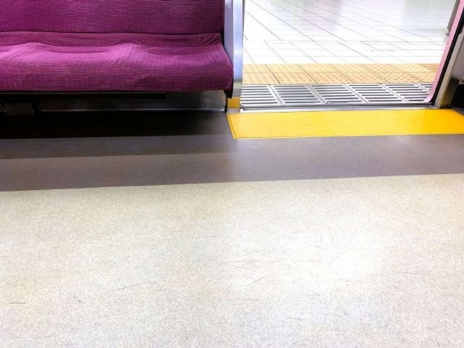 慌てて降りようとすると...(画像はイメージ)