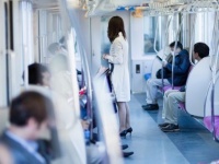 え、タバコ吸ってる?!　電車で目撃した「ヤバイ人」・6選