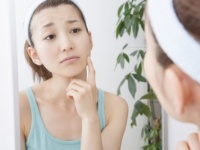 肌の質感で見た目年齢も変わる!?　男性が、女性に「スキンケア」をがんばってもらいたいワケ